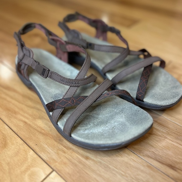 Merrell Women's Brown Strappy Sandals - Picture 11 of 12